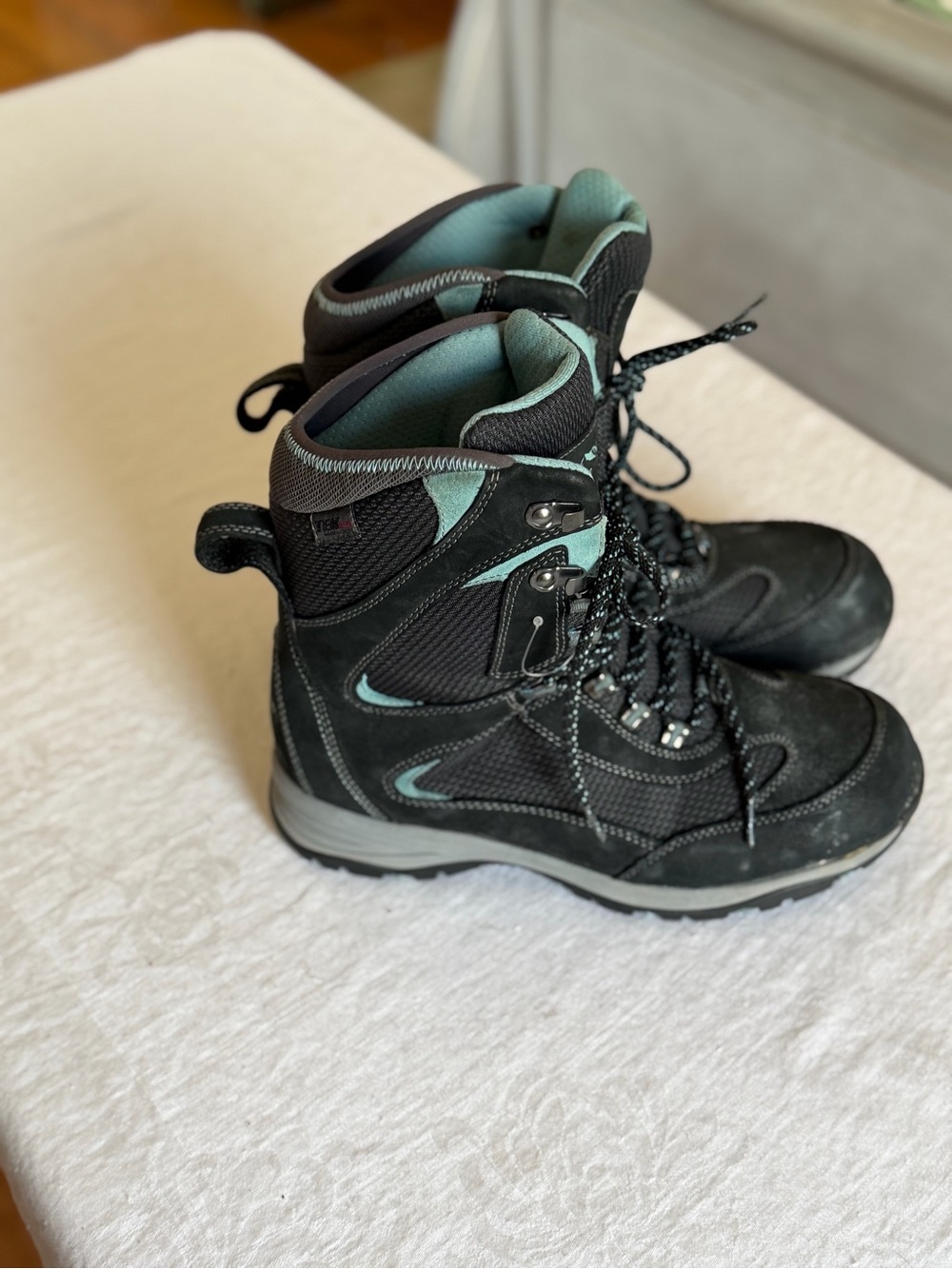 LL Bean Tek 2.5 Waterproof Rubber Tread Soles Primaloft Insulation Hiking Boots